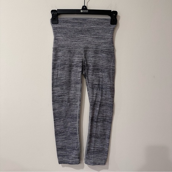 Lululemon wunder under crop high rise heathered gray leggings size 2 - Picture 3 of 6